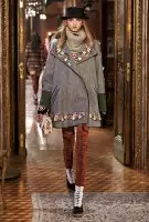 Դիտեք Chanel's Austrian Inspired Pre-Fall 2015 Runway Show-ը