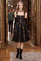 Chanel को Austrian Inspired Pre-Fall 2015 Runway Show हेर्नुहोस्