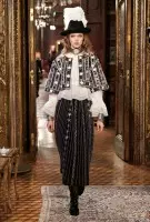 Voir le défilé Chanel pré-automne 2015 d'inspiration autrichienne