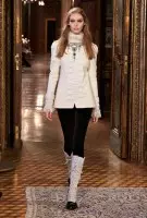 Chanel को Austrian Inspired Pre-Fall 2015 Runway Show हेर्नुहोस्