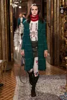 Guarda la sfilata pre-autunno 2015 di ispirazione austriaca di Chanel