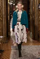 Դիտեք Chanel's Austrian Inspired Pre-Fall 2015 Runway Show-ը