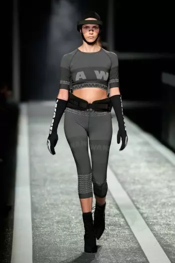 U-Alexander Wang Ubambe I-Runway Show Ngokusebenzisana Kwakhe kwe-H&M