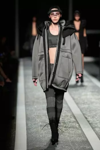 Alexander Wang-ek Runway Show bat egin zuen bere H&M lankidetzagatik