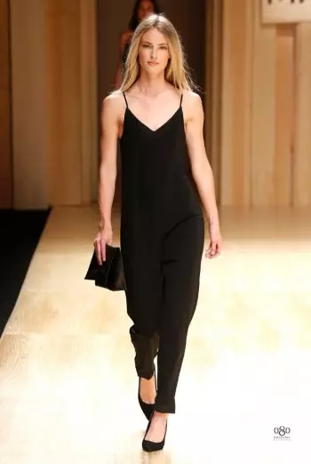 Toni Garrn ເປັນຜູ້ນຳພາໃນງານ Mango Fall/Winter 2014 Runway Show