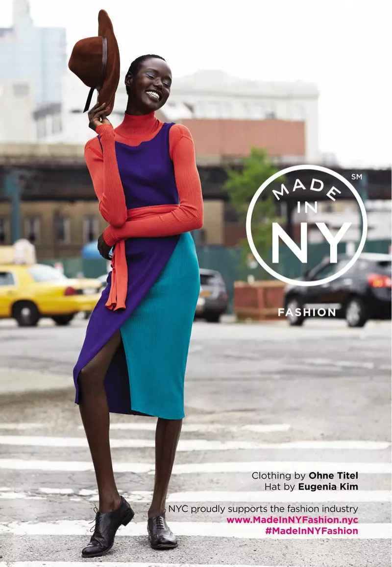 Ajak Deng mu Ohne Titel ndi Eugenia Kim pa Made ku New York kugwa kwa 2015 kampeni.