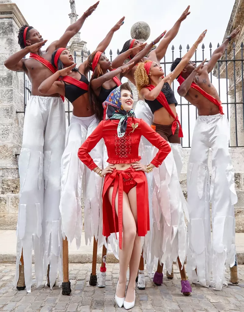 Anais Pouliot Samfuran Salo masu launi a Cuba don Vogue Taiwan
