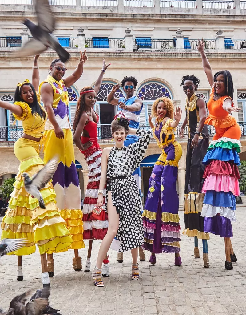 Anais Pouliot modeluje farebné štýly na Kube pre Vogue Taiwan