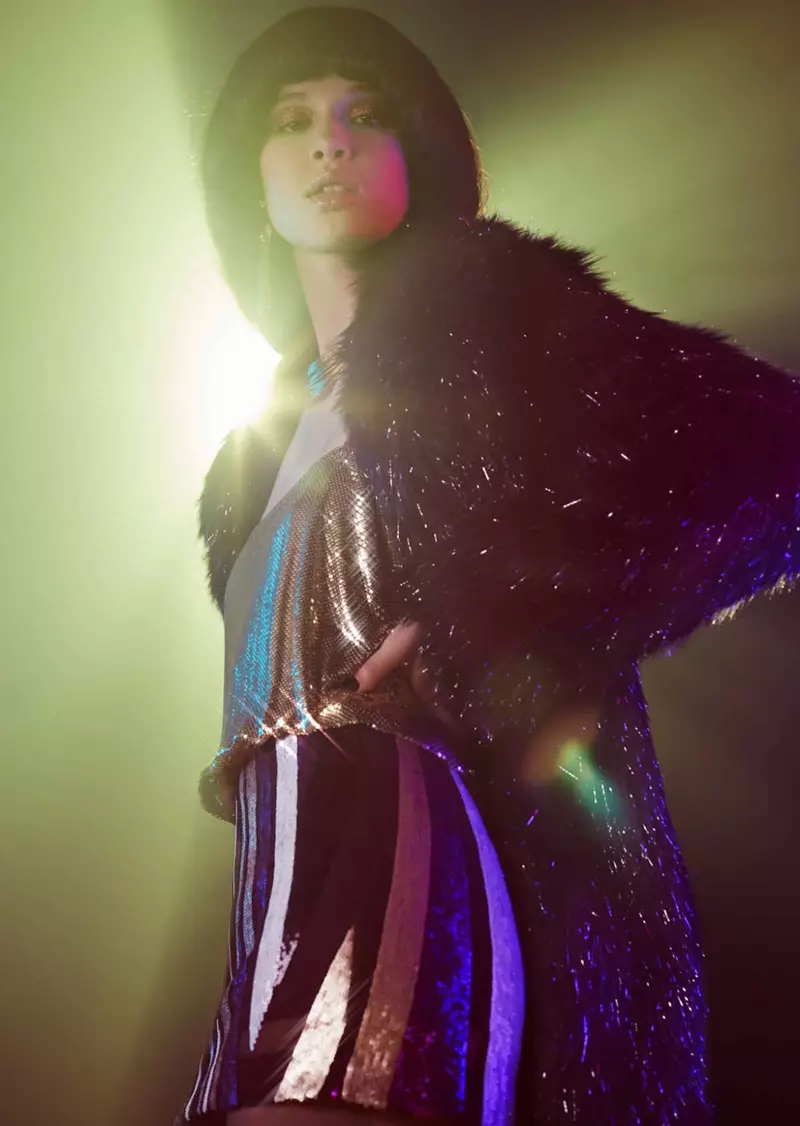 Nare Gal Stroke of Midnight Faux Pelsjas, Nasty Gal Love the Nightlife Sequin-rok, Vintage Kiley Metallic Chainmail Top