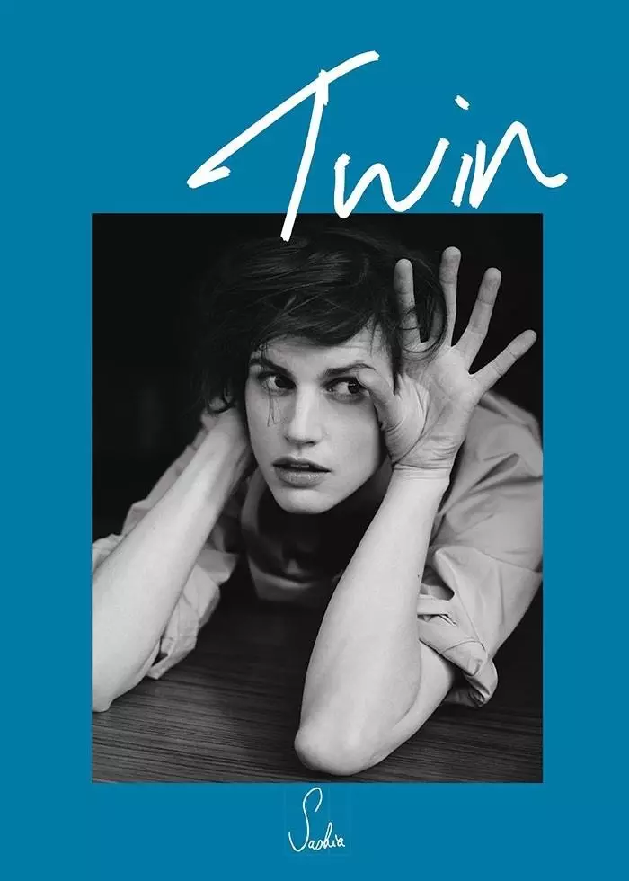 Саския де Брау украсила обложку весенне-летнего сезона 2015 года журнала Twin.