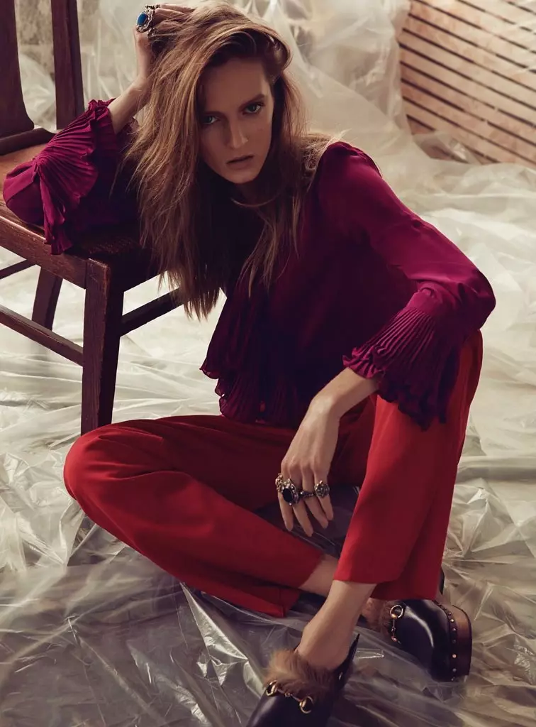 Daria-Strokous-S-Moda-Oktober-2015-Cover-Editorial06