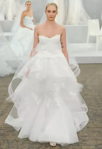 Monique Lhuillier의 Bridal 2015 컬렉션은 웨딩 판타지입니다.