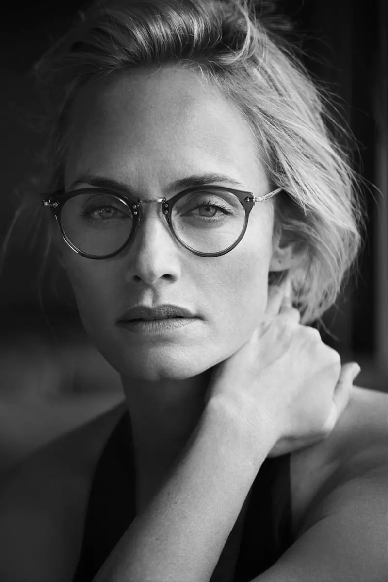 Amber Valletta on pääosassa Oliver Peoplesin 30-vuotisjuhlakampanjassa