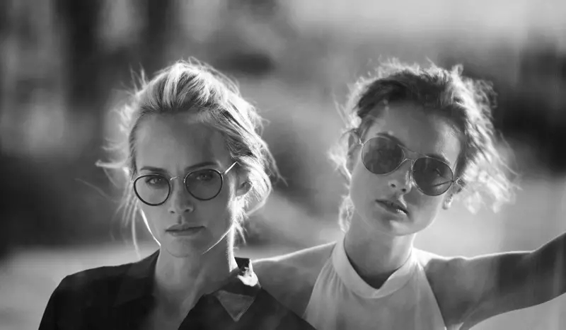 Amber Valletta na Jac Jagaciak pụtara na mkpọsa ncheta afọ 30 nke Oliver Peoples