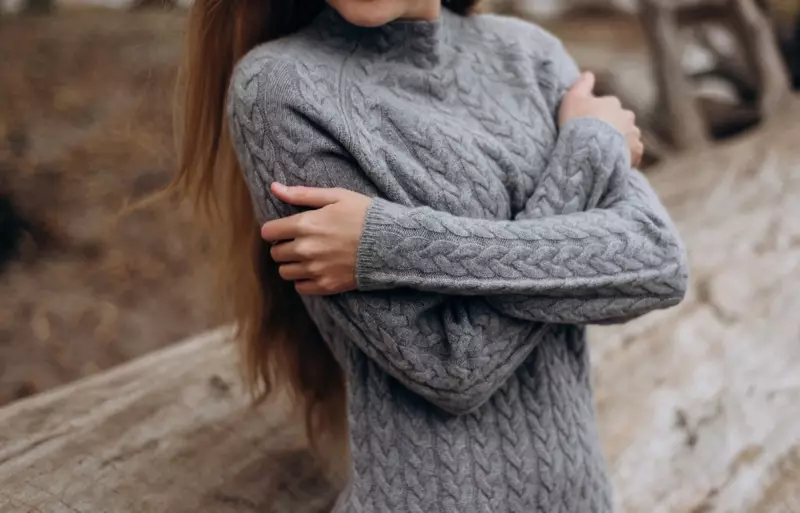 Suéter cinza feminino recortado