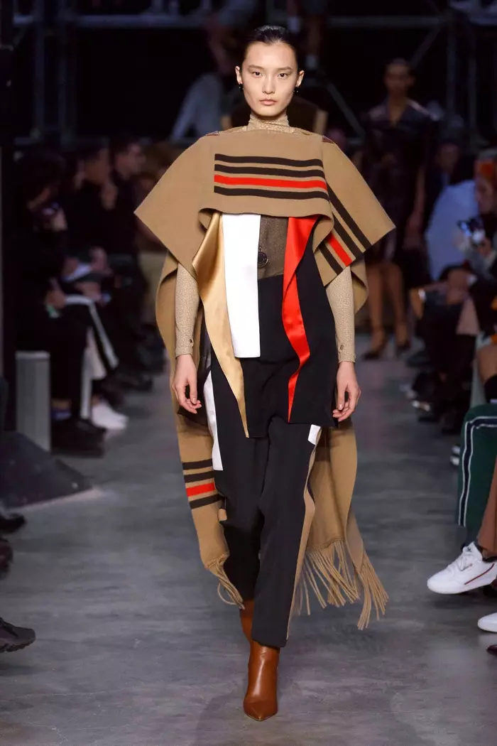 Burberry 2019ko udazkena / negua