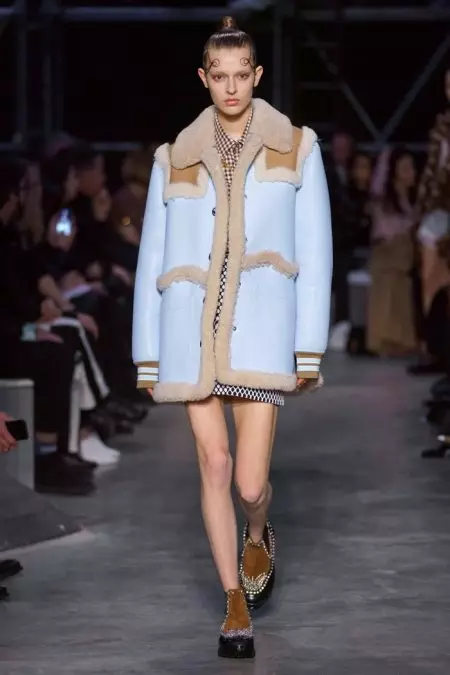 Burberry מספק ניגודיות לסתיו 2019