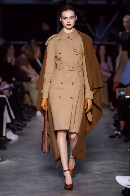 Burberry 2019-يىلى كۈزدىكى سېلىشتۇرما يەتكۈزدى