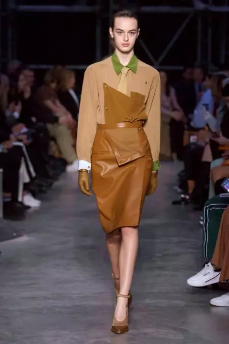 “Burberry” 2019-njy ýylyň güýzünde kontrast berýär