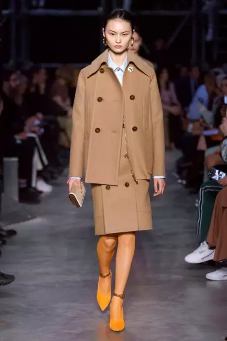 “Burberry” 2019-njy ýylyň güýzünde kontrast berýär