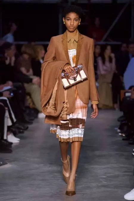 Burberry מספק ניגודיות לסתיו 2019