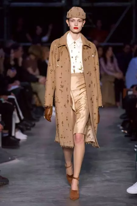 Burberry מספק ניגודיות לסתיו 2019