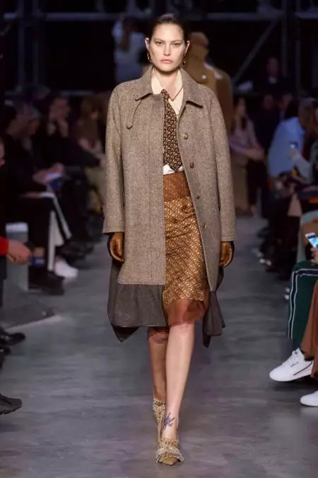 “Burberry” 2019-njy ýylyň güýzünde kontrast berýär