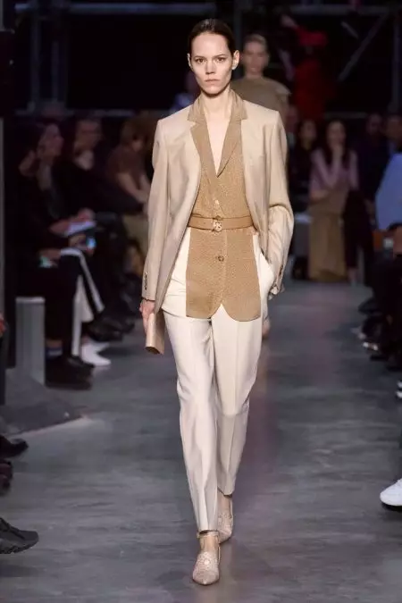 Burberry מספק ניגודיות לסתיו 2019