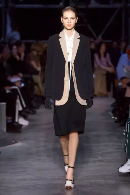 Burberry מספק ניגודיות לסתיו 2019