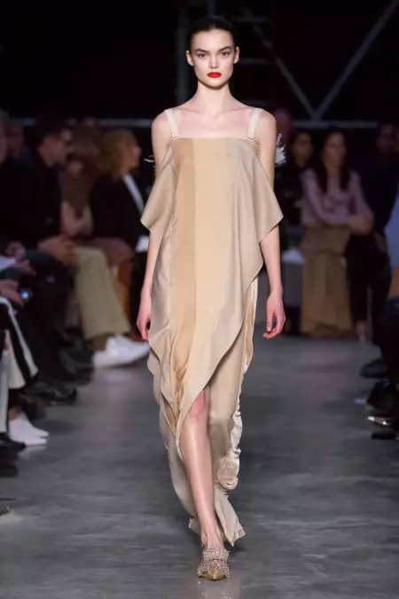 Burberry מספק ניגודיות לסתיו 2019