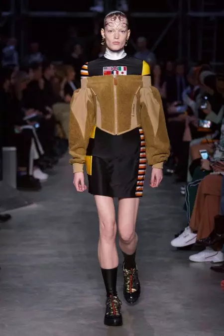 “Burberry” 2019-njy ýylyň güýzünde kontrast berýär