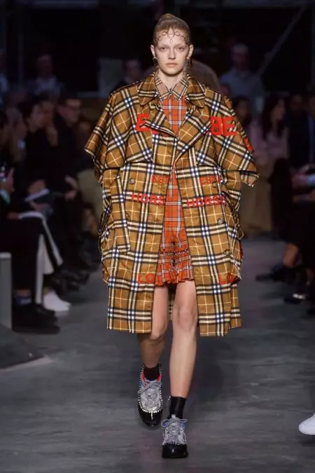 Burberry מספק ניגודיות לסתיו 2019