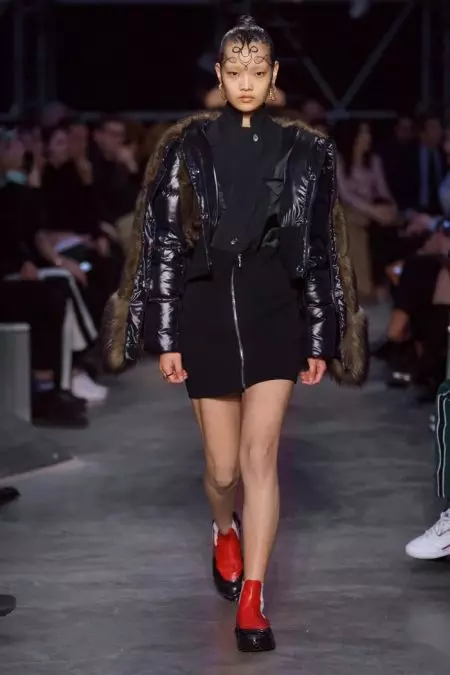 Burberry מספק ניגודיות לסתיו 2019