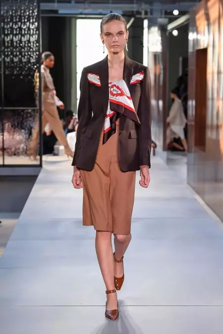 Mkusanyiko wa Burberry's Spring 2019 Unafunua Maono Mapya