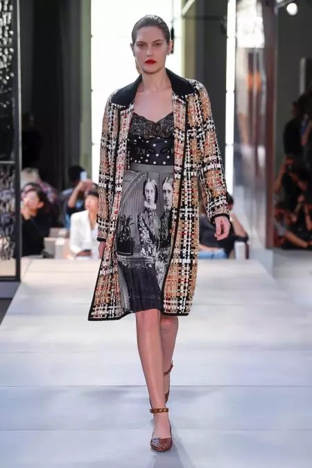 Mkpokọta oge opupu ihe ubi Burberry 2019 na-ekpughe ọhụụ ọhụrụ