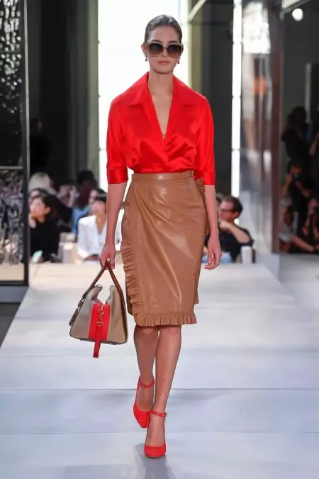 “Burberry's Spring 2019” ýygyndysy täze görnüşi hödürleýär