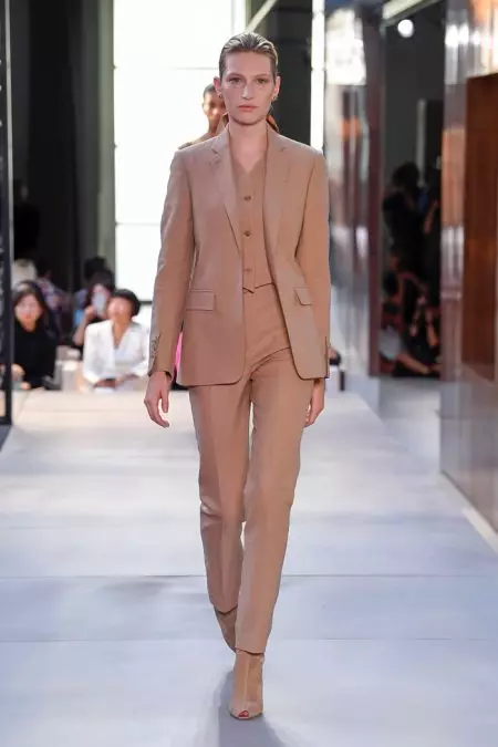 Mkusanyiko wa Burberry's Spring 2019 Unafunua Maono Mapya