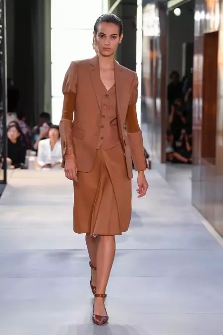 „Burberry“ 2019 m. pavasario kolekcija pristato naują viziją