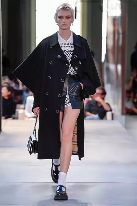 Burberry's Spring 2019-kolleksje ûntbleatet in nije fyzje