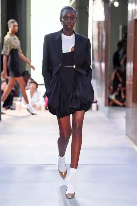 Kuunganidzwa kweBurberry's Spring 2019 Inoburitsa Chiono Chitsva