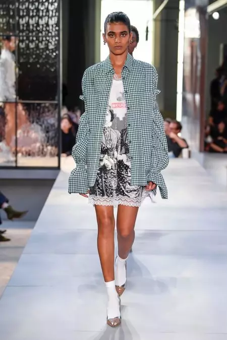 Burberryren 2019ko udaberriko bildumak ikuspegi berri bat ezagutarazi du