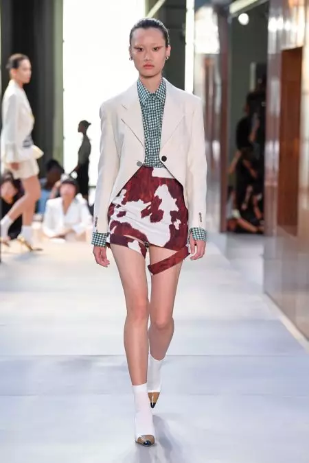 የ Burberry's Spring 2019 ስብስብ አዲስ ራዕይን ያሳያል