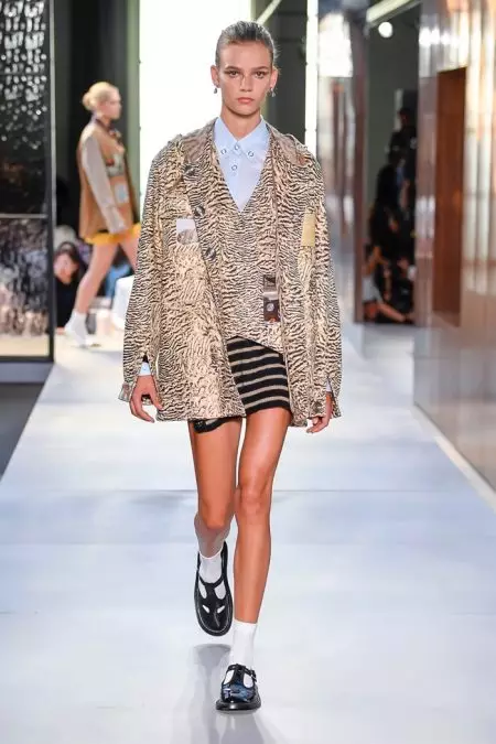 Kuunganidzwa kweBurberry's Spring 2019 Inoburitsa Chiono Chitsva