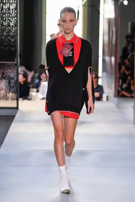 Kuunganidzwa kweBurberry's Spring 2019 Inoburitsa Chiono Chitsva