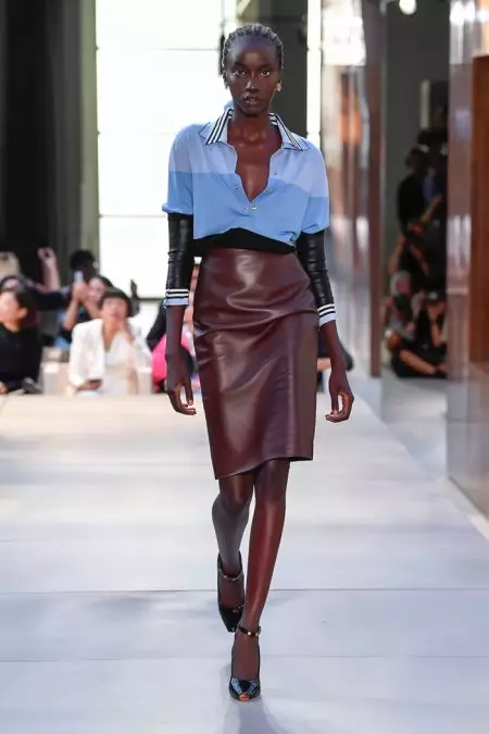 Burberry ၏ Spring 2019 Collection သည် မျှော်မှန်းချက်အသစ်ကို ထုတ်ဖော်ပြသခဲ့သည်။