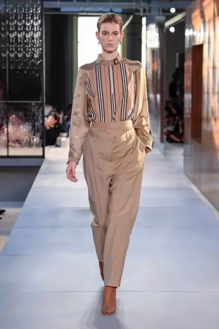 Burberry نىڭ 2019-يىللىق ئەتىيازلىق توپلىمى يېڭى تەسەۋۋۇرنى ئوتتۇرىغا قويدى