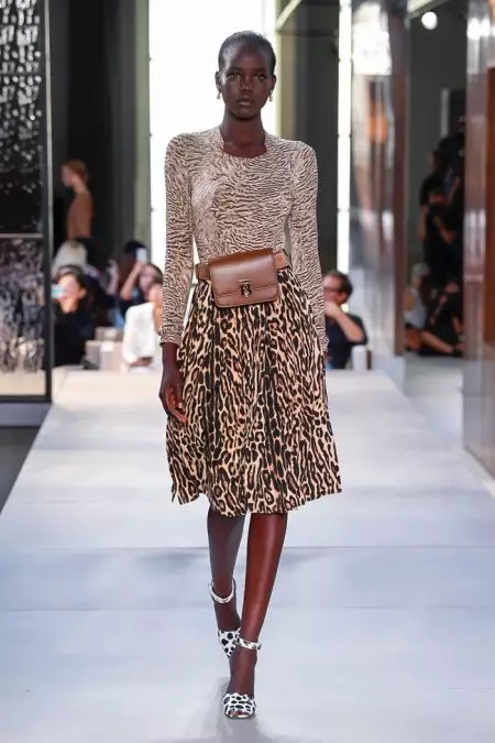 የ Burberry's Spring 2019 ስብስብ አዲስ ራዕይን ያሳያል