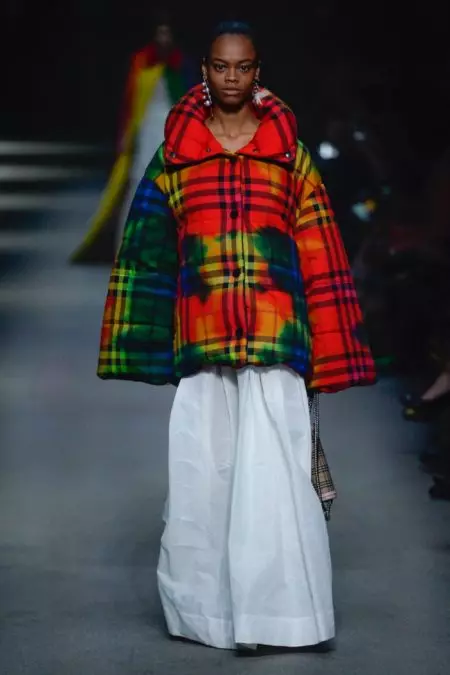 Burberry Embraces Rainbow Hues សម្រាប់និទាឃរដូវឆ្នាំ 2018