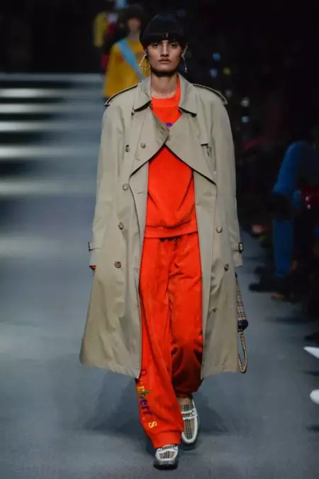 Burberry Nganggo Rainbow Werna kanggo Spring 2018