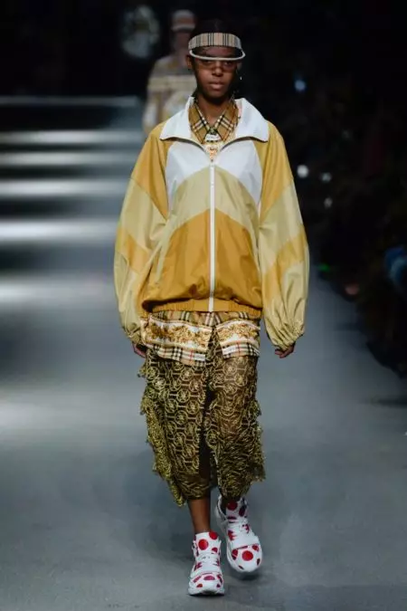 Burberry Nganggo Rainbow Werna kanggo Spring 2018